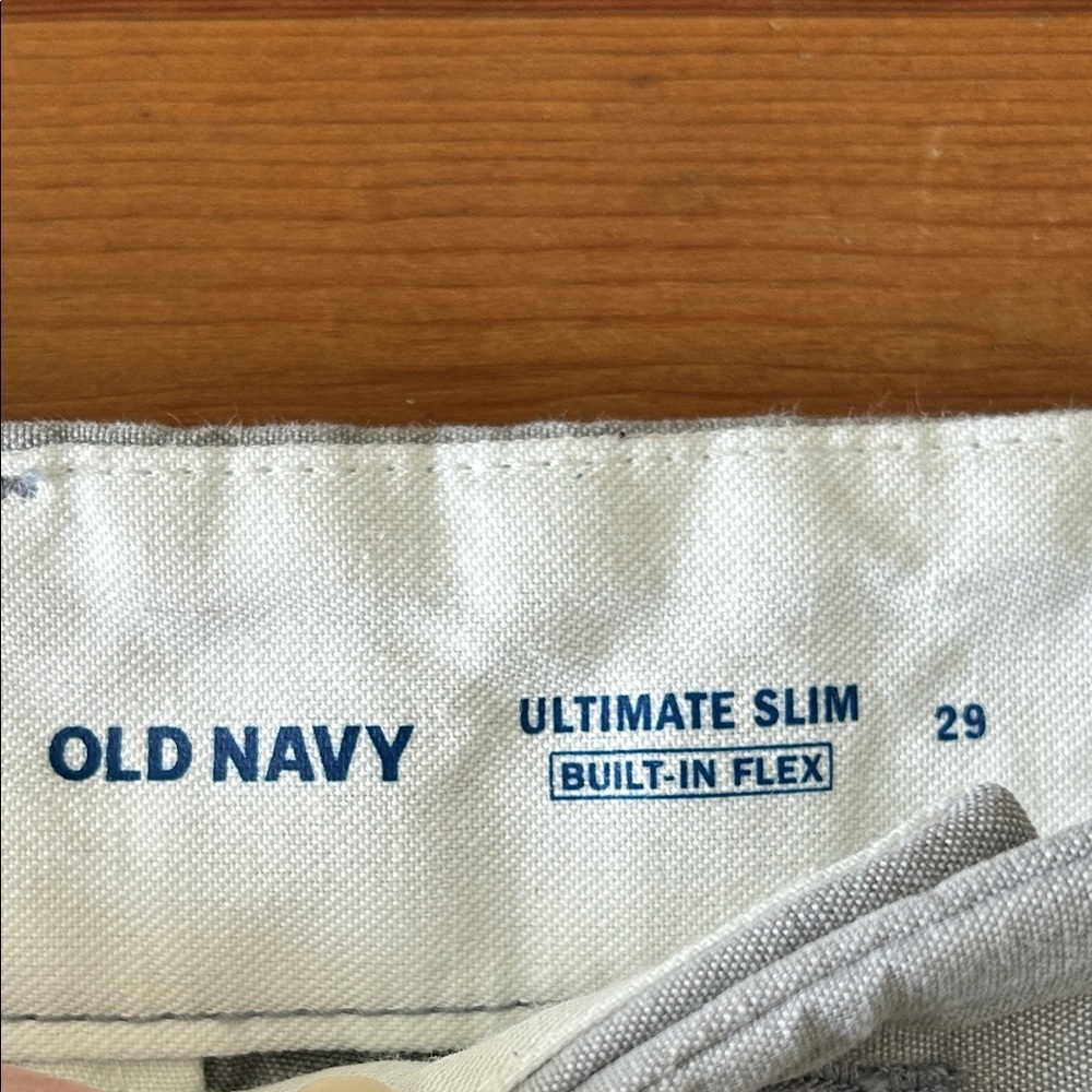 Old Navy Men's Light Gray Flat Front Ultimate Slim Shorts - Picture 2 of 8
